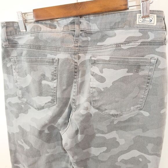 Seven Utility Camo Jeans - Picture 6 of 8